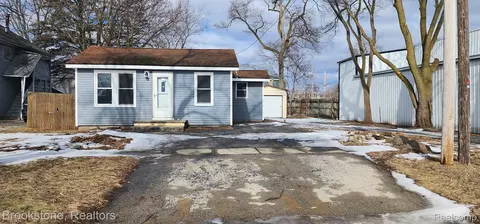 182 W Maple St, Montrose, MI 48457