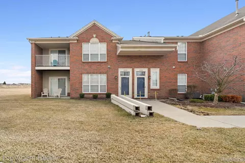 28205 Aurora Ln, Chesterfield, MI 48051