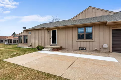 12387 Nantucket #151, Green Oak, MI 48178