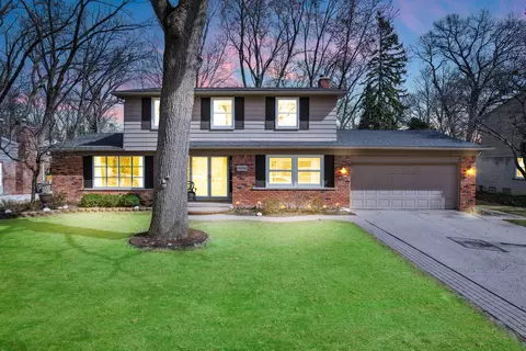 15788 Woodring Dr, Livonia, MI 48154