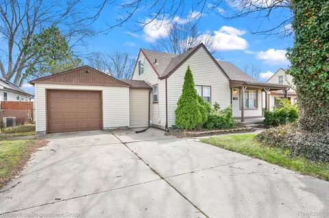 27840 Blum St, Roseville, MI 48066