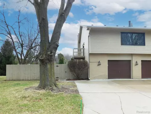 42212 Edward Dr, Clinton Township, MI 48038