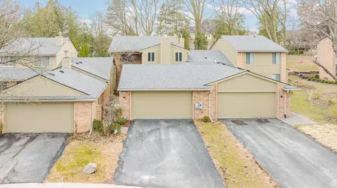 731 Arbor Ct, Bloomfield Hills, MI 48304