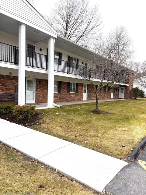 42499 Plymouth Hollow Dr #32, Plymouth, MI 48170