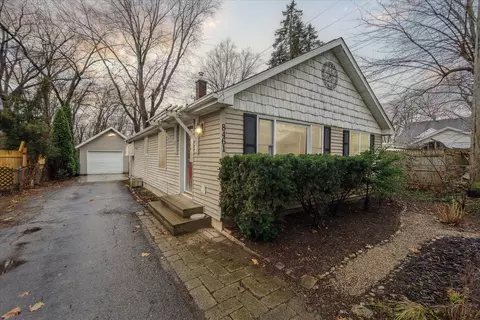 8461 Cascade St, Commerce, MI 48382
