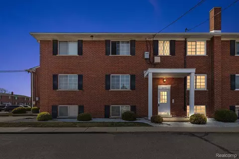 8270 Crestview Dr #C7, Sterling Heights, MI 48312