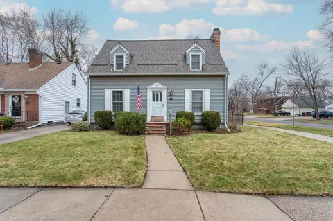 10704 Nadine Ave, Huntington Woods, MI 48070