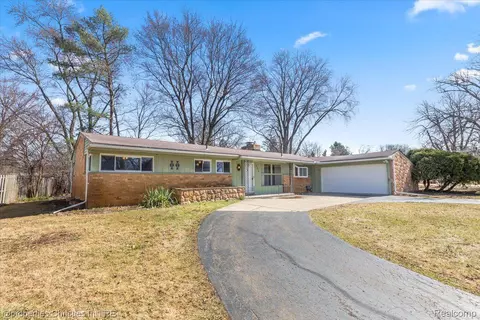 29680 Gilchrest St, Farmington Hills, MI 48334