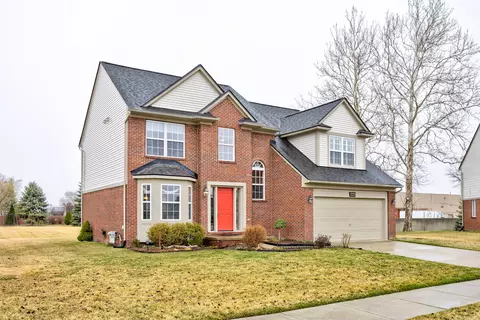 755 Oak Point Ln, Madison Heights, MI 48071