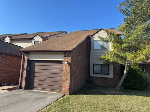 6620 Ridgefield Cir #204, West Bloomfield, MI 48322