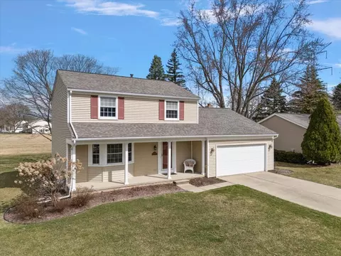 2626 Regency Dr, Orion, MI 48359