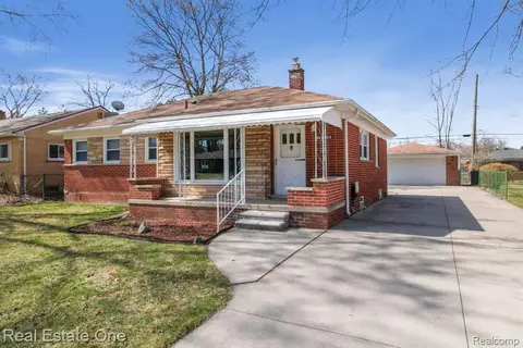 15969 Harrison St, Livonia, MI 48154
