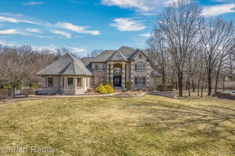 4863 Aljoann Rd, Genoa, MI 48116