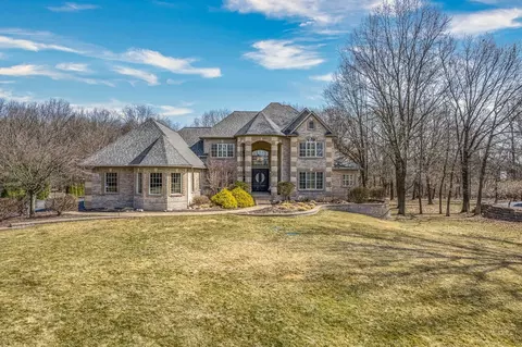 4863 Aljoann Rd, Genoa, MI 48116