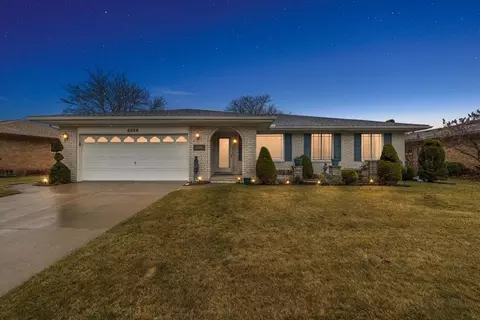 6288 Crescent Way Dr, Troy, MI 48085