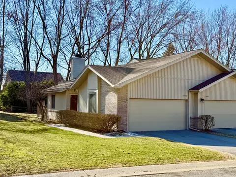 1992 Hunters Ln, Orion, MI 48360