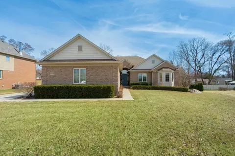 51112 Merry Ln, Shelby Township, MI 48316