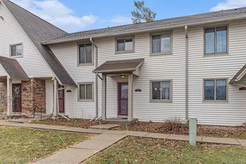 7310 Bluewater Dr #117, Springfield, MI 48348