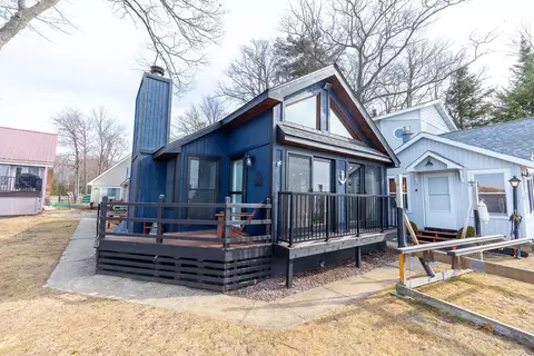 6899 E Houghton Lake Dr, Markey, MI 48629