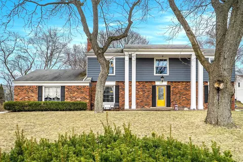 2017 Fox Glen Crt Ct, Bloomfield Hills, MI 48304