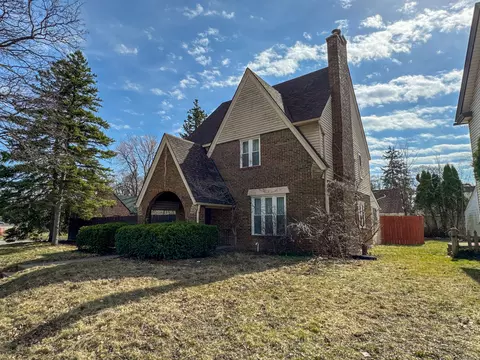 54 Mohawk Rd, Pontiac, MI 48341