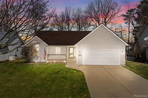 755 1st St, Fenton, MI 48430