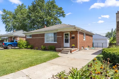 512 N Leona Ave, Garden City, MI 48135