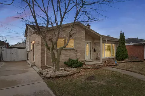 6751 N Charlesworth St, Dearborn Heights, MI 48127