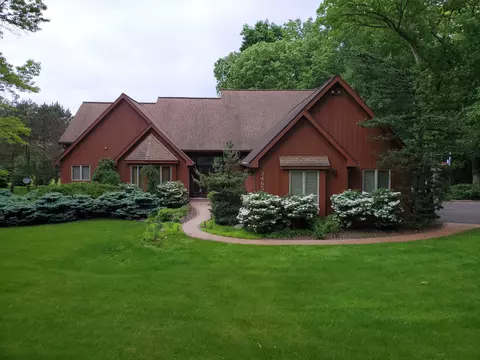 3465 Moraine Dr, Brighton, MI 48114