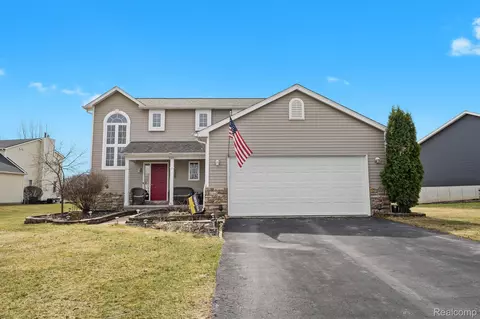4201 Judith Crt Ct, Fenton, MI 48451