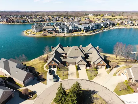10725 Waterfall, Green Oak, MI 48178