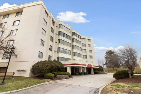43050 12 Oaks Crescent Dr #2011, Novi, MI 48377