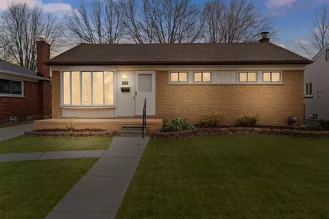 22821 Englehardt St, Saint Clair Shores, MI 48080
