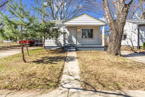 6160 Wilkie St, Taylor, MI 48180
