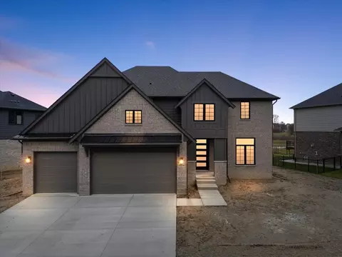 45166 Twin River Dr, Macomb, MI 48044
