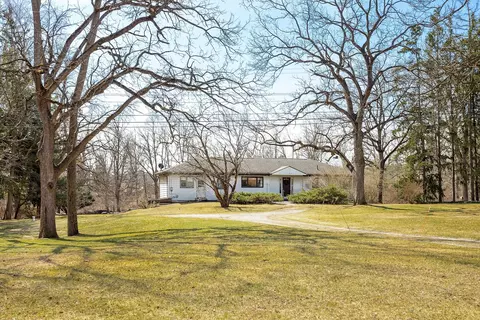 49151 Ridge Crt Ct, Northville, MI 48168