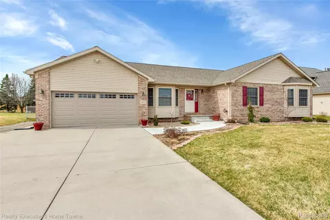 2877 Tanglewood Dr, Kimball, MI 48074