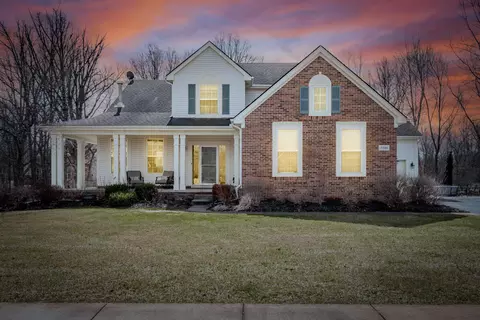 5946 Oak Bend Crt Ct, Genoa, MI 48843