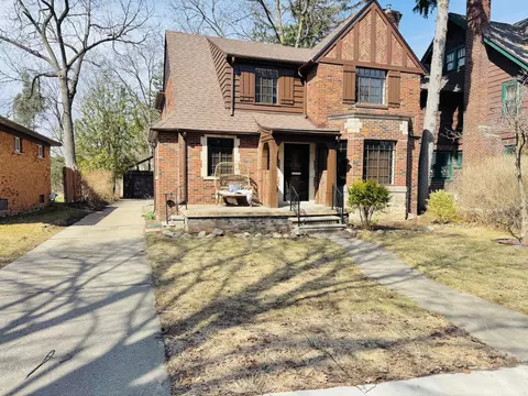 137 E Iroquois Rd, Pontiac, MI 48341