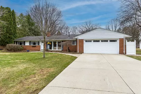 242 Nesbit Ln, Rochester Hills, MI 48309