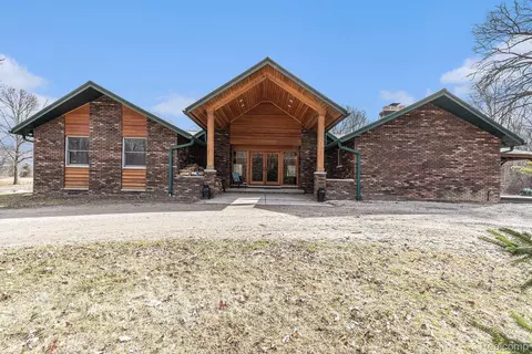 6965 Mayer Rd, Cottrellville, MI 48039