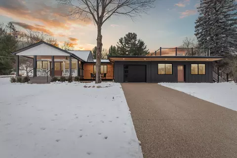 6245 W Higgins Lake Dr, Lyon, MI 48653