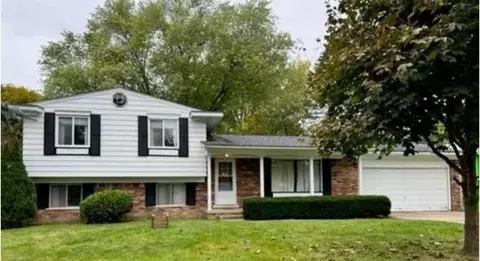 4476 Saint Martins Dr, Flint, MI 48507 photo 1