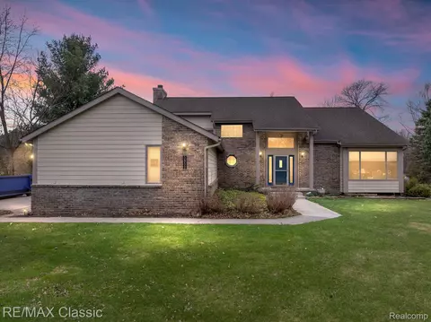 5850 Meadows Dr, Independence, MI 48348