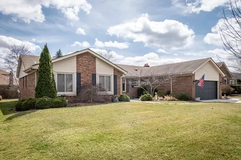 38201 Bloomfield Dr, Livonia, MI 48154