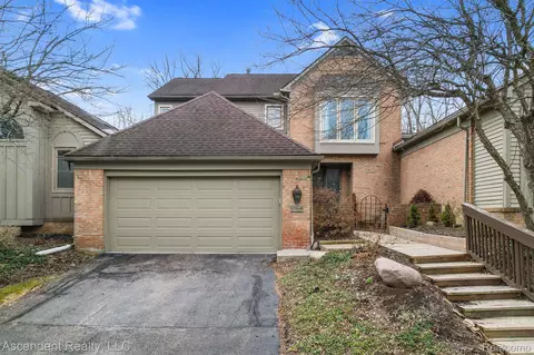 37446 Legends Trail Dr #10, Farmington Hills, MI 48331