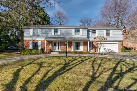253 Lakeland St, Grosse Pointe, MI 48230