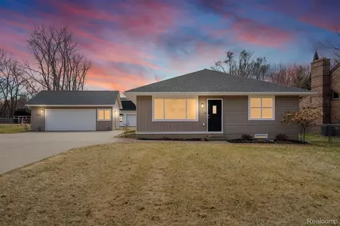 4339 Fenmore Ave, Waterford, MI 48328