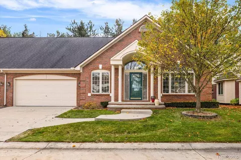 16580 Ventura Cir, Clinton Township, MI 48038