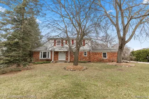 30679 S Wendybrook, Farmington Hills, MI 48334